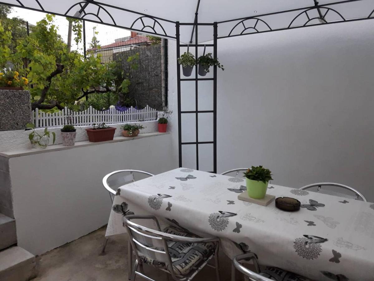 Mario'S Place Pula Exterior photo